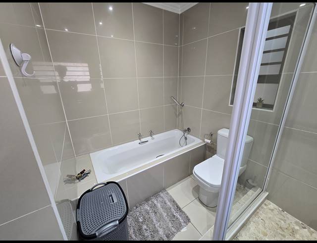 4 BEDROOM FREEHOLD FOR SALE IN BASSONIA